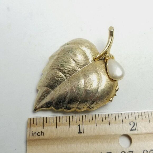 Vintage Avon Solid Perfume Brooch, Gold Tone Leaf with Hinged Locket Compartment - Picture 5 of 7